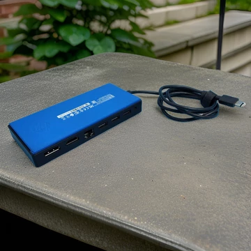 HP Elite TPA-B01 USB-C univerzális dokkolóegység 3 USB 3.0 porttal, HDMI és DisplayPort kimenetekkel