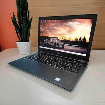 Könnyű és masszív Fujitsu LifeBook  U757 i5-7200U/8GB/256SSD/FHD/15.6