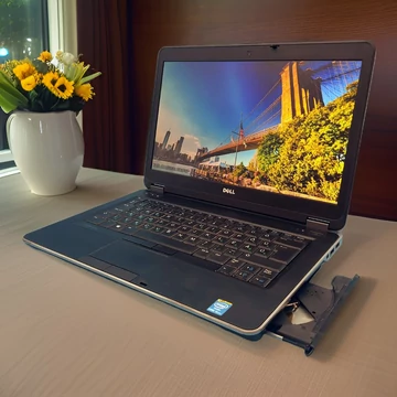 Az Igazi túlélő Dell Latitude E6440 I5-4300M/8/128SSD/14
