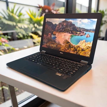Dell Latitude E7250 Intel Core i7-5600U 8GB 256GB SSD kompakt ultrabook laptop
