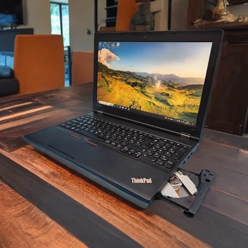 Nagyképernyős megbízható Lenovo Thinkpad L560 i5-6200U/8/256SSD/DVD/15,6