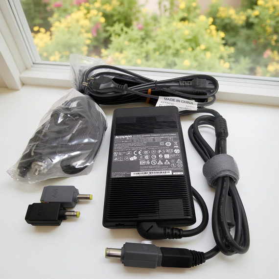 Lenovo autós 90W Ultraslim AC / DC kombinált adapter töltő/Square/USB-C/Kerek
