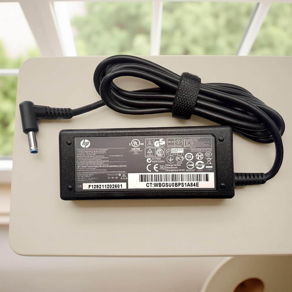Eredeti gyári HP 19.5V 3.33A 65W vékony center-pin 4.5mm x 3mm laptop töltő + 220 kábel Eredeti gyári HP 19.5V 3.33A 65W vékony center-pin 4.5mm x 3mm laptop töltő + 220 kábel