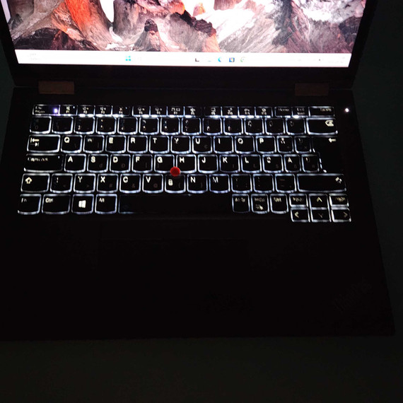 Prémium Lenovo ThinkPad X13 Yoga Gen 3 i7-1265U/16GB/512GB SSD/13.5"/FHD Laptop + Toll Prémium Lenovo ThinkPad X13 Yoga Gen 3 i7-1265U/16GB/512GB SSD/13.5"/FHD Laptop + Toll