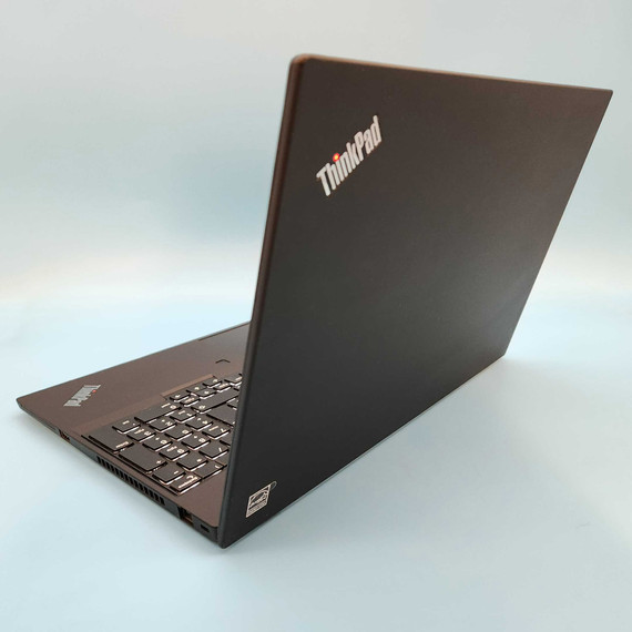 Lenovo ThinkPad P53s i7-8665U/32DDR4/1TB SSD/Nvidia P520 2GB/15,6" Workstation Laptop