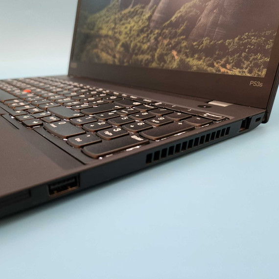 Lenovo ThinkPad P53s i7-8665U/32DDR4/1TB SSD/Nvidia P520 2GB/15,6" Workstation Laptop