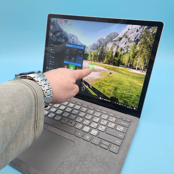 Prémium kategóriás Microsoft Surface 2 I5-8350U/8GB DDR4/128 NVME SSD/2K/13.5" Touch