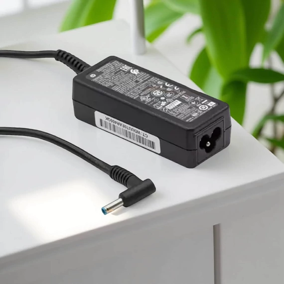 Eredeti gyári HP laptop töltő 65W vékony center-pin csatlakozóval és 220V hálózati kábellel