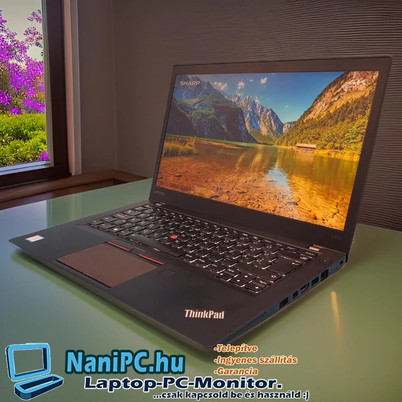 A Profi Lenovo T460s i5-6300u a szobában kertre néző ablak