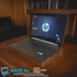 Kép 4/10 - HP EliteBook 8570W - Könyves polc elött szobában